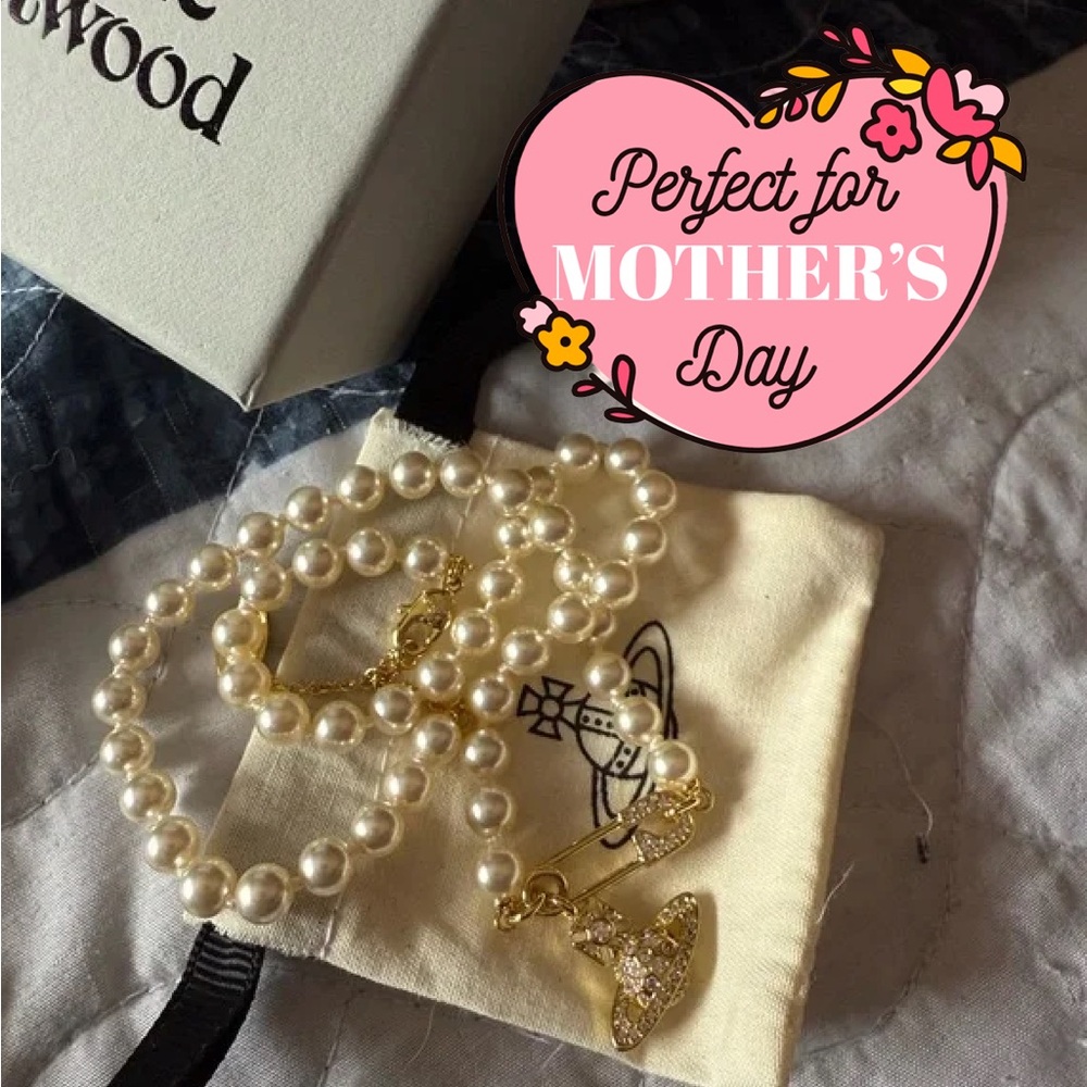 Vivienne Westwood Pearl UFO Safety Pin
Choker Necklace New with box